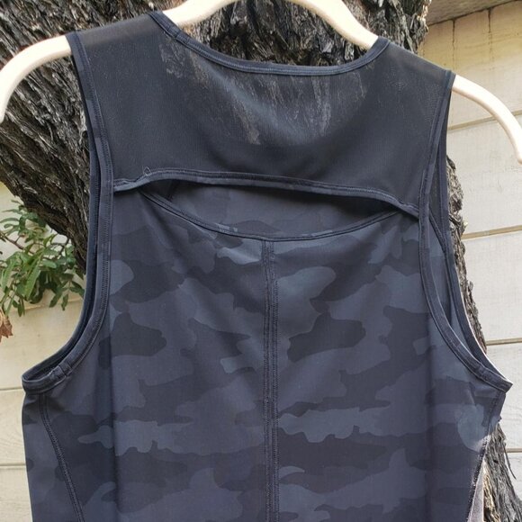 Lululemon Athletica Camo Set:  Tank with mesh and back vent and shorts - Picture 9 of 15